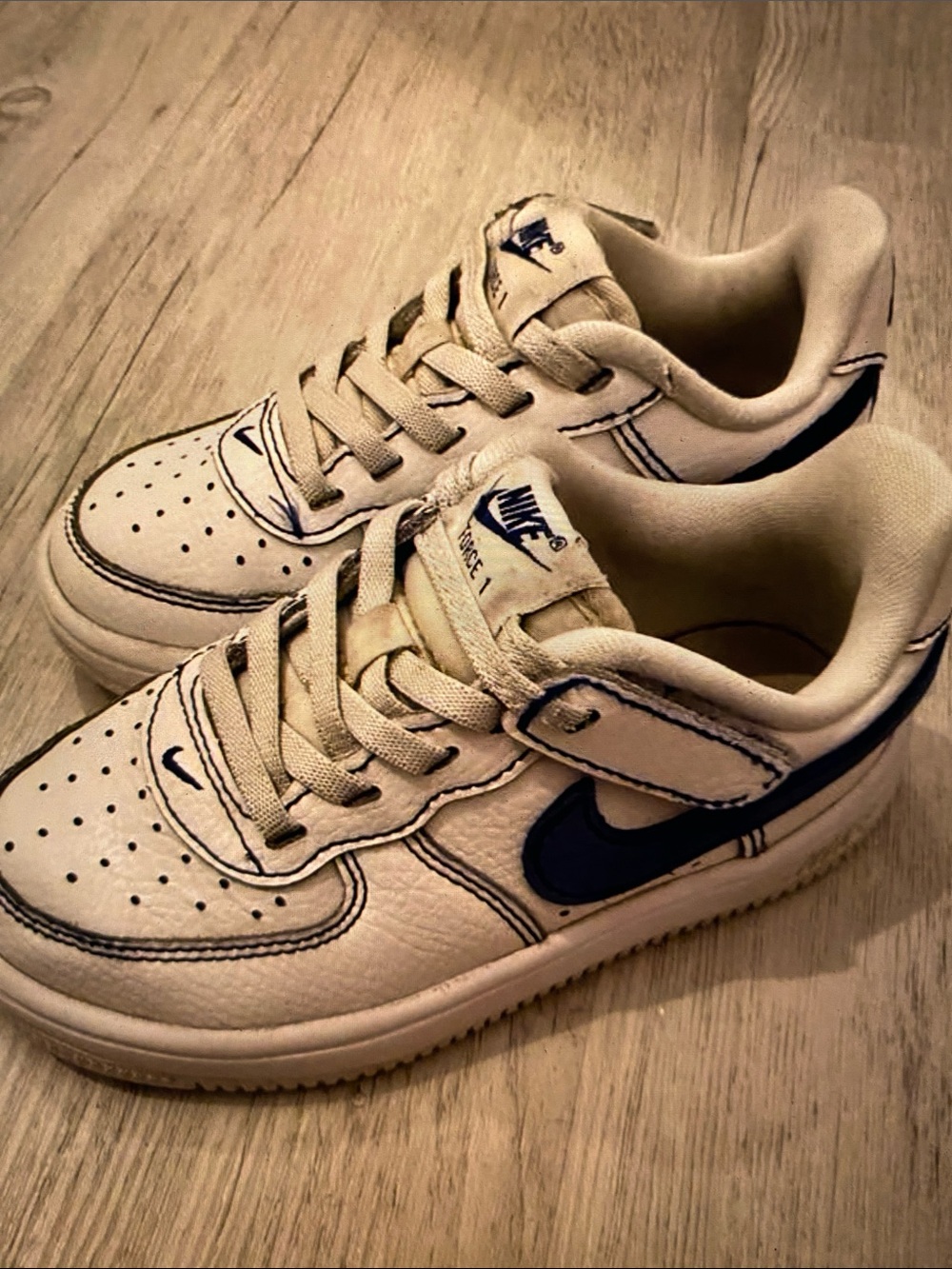 Nike Kids White and Navy Low-Top Sneakers